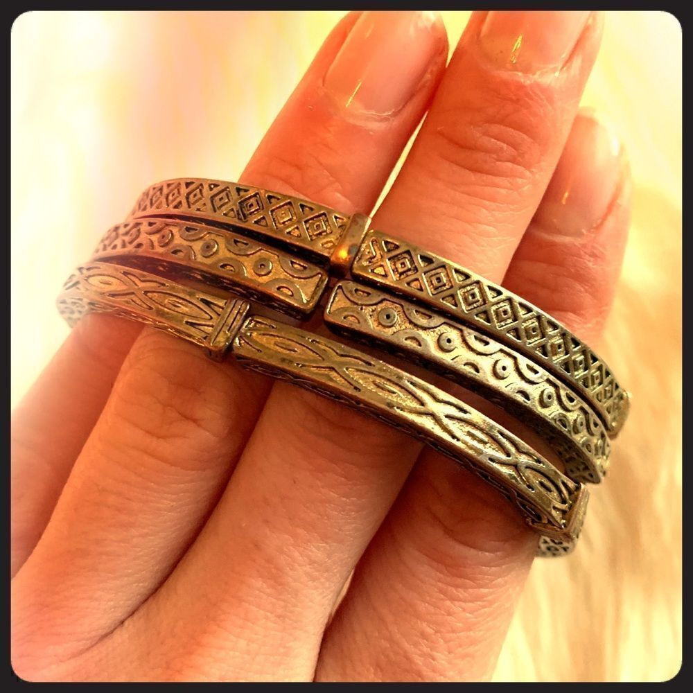Pattered gold bangles - Picture 3 of 3